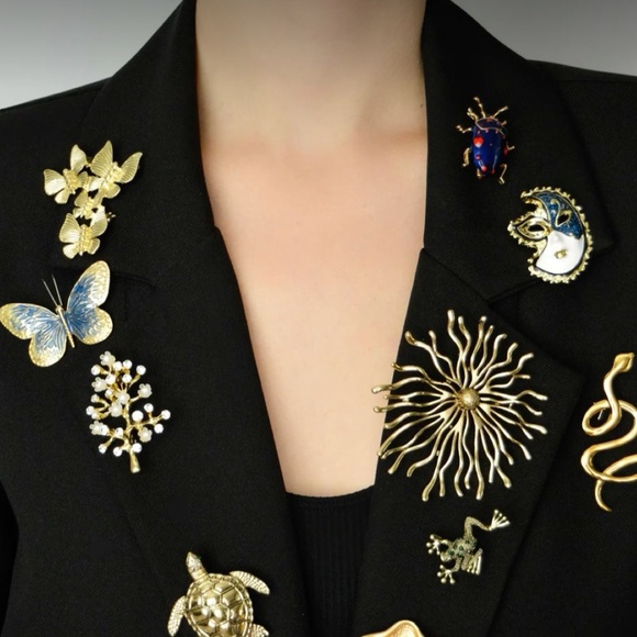 Vintage Sparkly Crystal Brooch - Picture 9 of 9